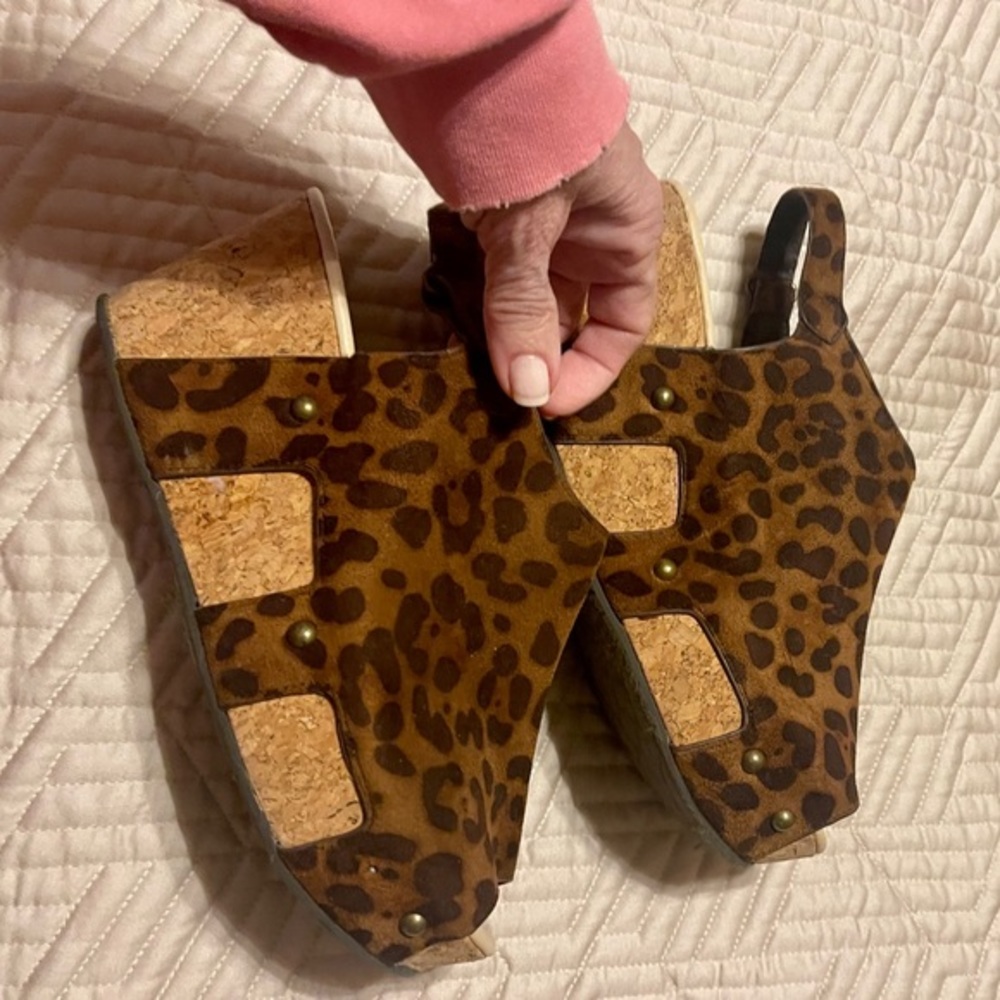 Volatile leopard print wedge size 9